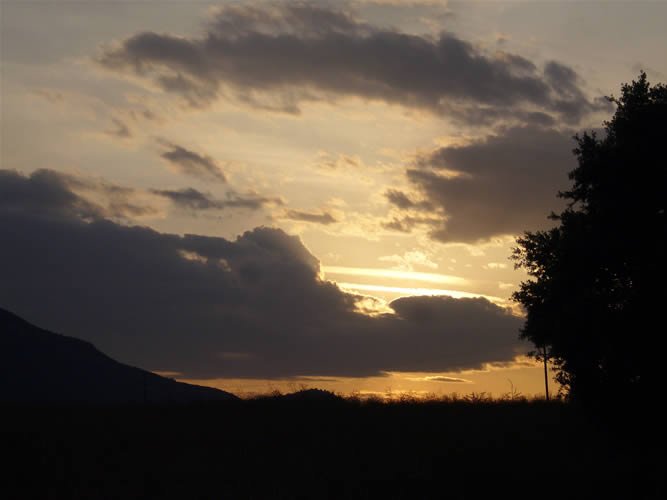 Posta de sol al Pla de Sant Joan.