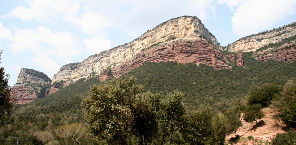 A l'esquerra el Puig de la Força i a la dreta el Grau del Castell.