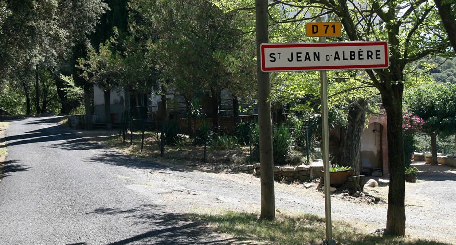 Entrada al poble. Aparcarem a uns 200 metres.