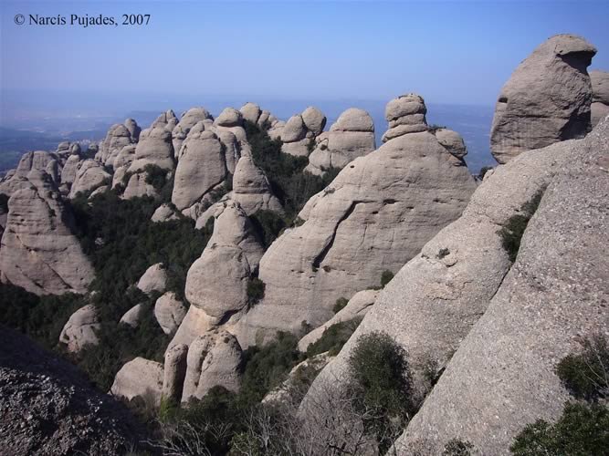 Vista de les Agulles i Frares Encantats des de l'Enclusa.