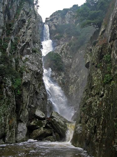 El salt del Fitó, i un altre que habia plogut molt.