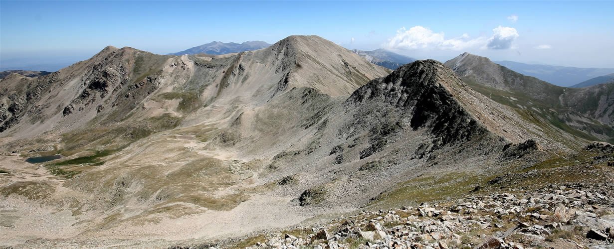 Bacivers, Bastiments, Fresser i Gra de Fajol, amb el Canigó al fons.