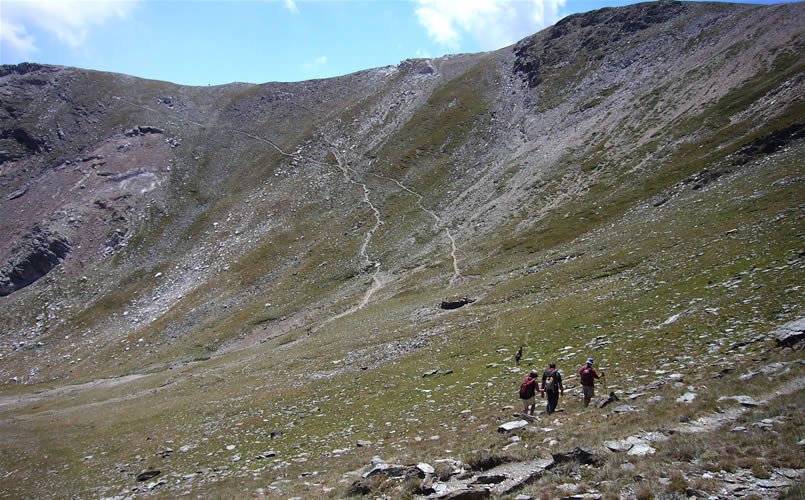 Des del Portell, la cabana i la pujada al Tirapits.