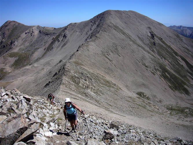 Pujant al Fresser, vistes del Balandrau, amb el Bacivers a l'esquerra.