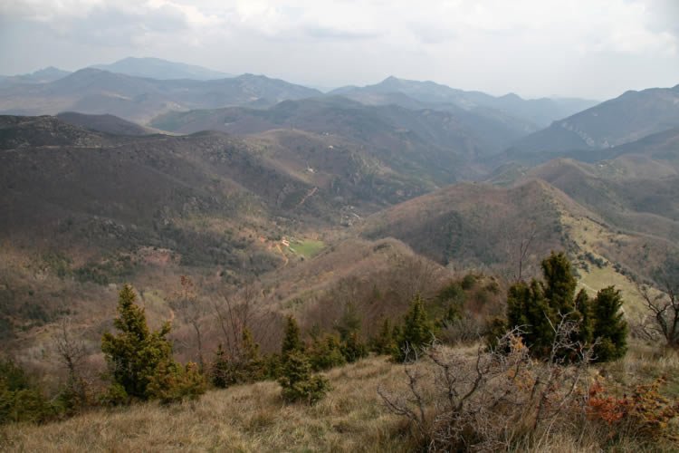 Vall de La Muga amb l'Hostal al fons.