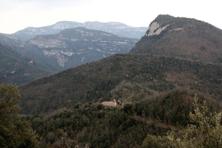 Sant Julià de Ribelles des de la Cresu de Fusta.